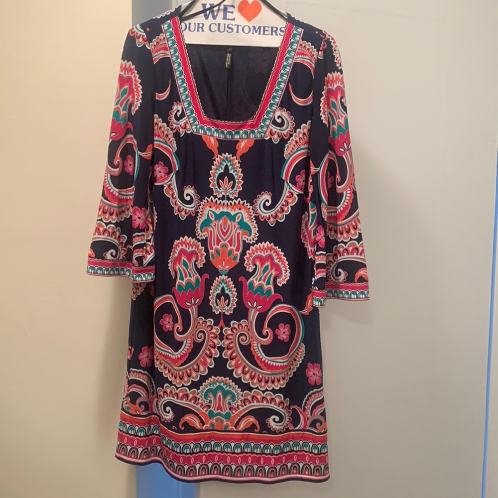 Laundry by Shelli Segal dress.